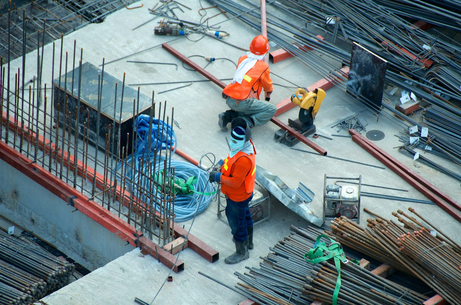 Glazing mobilization staging — loading dock B